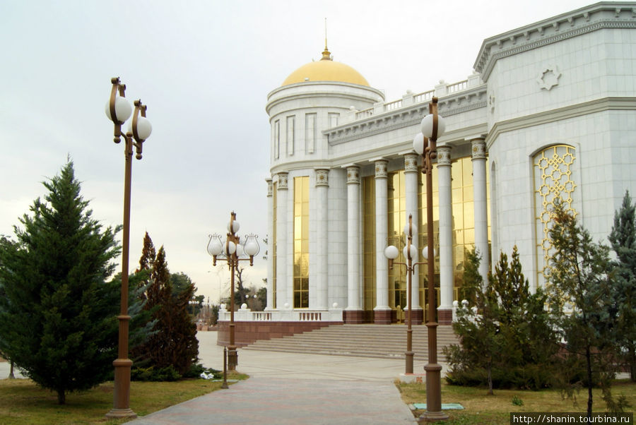 Театр Махтумкули в Ашхабаде Ашхабад, Туркмения