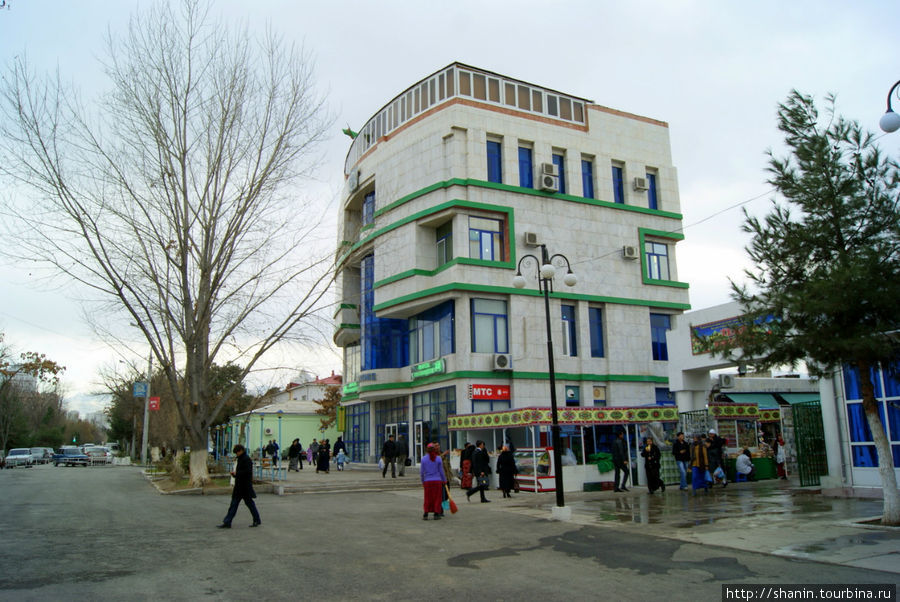 Здание у Текинского рынка Ашхабад, Туркмения