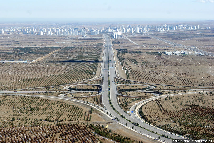 Вид на Ашхабад с тропы здоровья Ашхабад, Туркмения