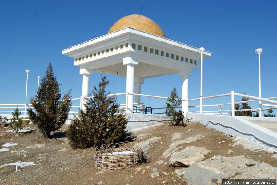 Беседка на тропе здоровья Ашхабад, Туркмения