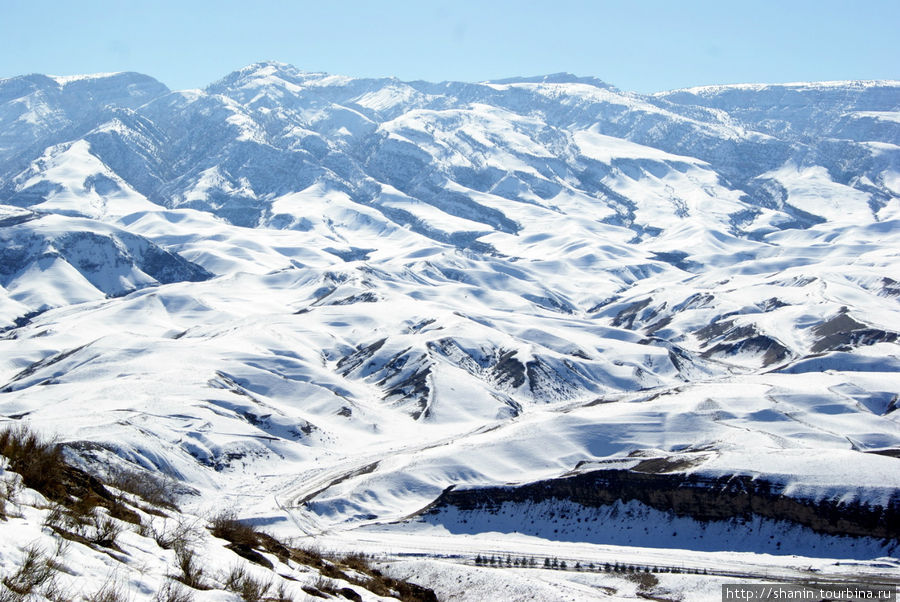 Предгорья Копетдага возле Ашхабада под снегом Ашхабад, Туркмения