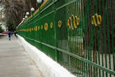 Старая зеленая решетка — изначальный забор