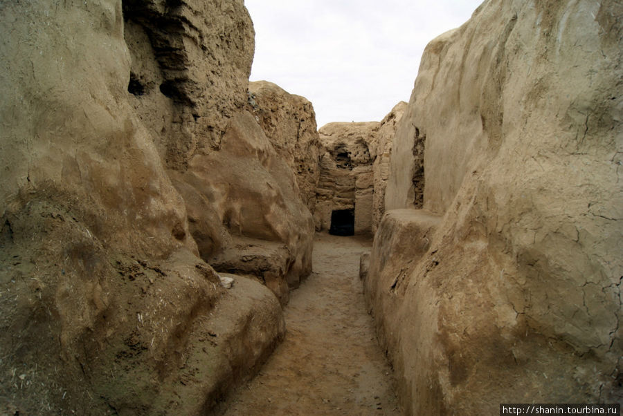 Руины Старой Нисы Столичный регион Ашхабад, Туркмения