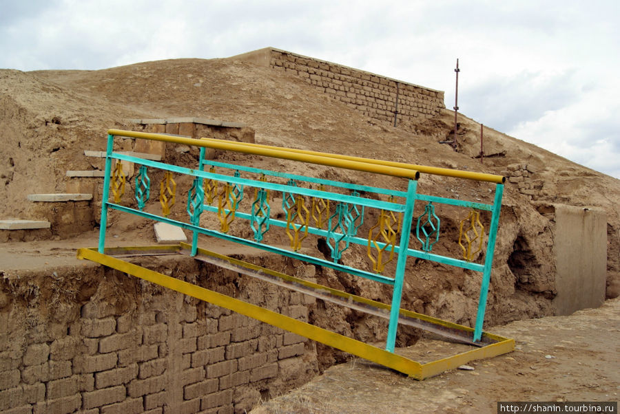 Мостик на руинах Столичный регион Ашхабад, Туркмения