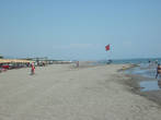 Бескрайние пляжи Ульциня. Открытое море, серый песок, много серфингистов, немцев и отелей с нудистскими пляжами. Район проживания этнических албанцев.
