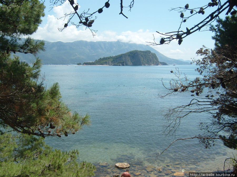 Вид на остров Святого Николы. Будва, Черногория