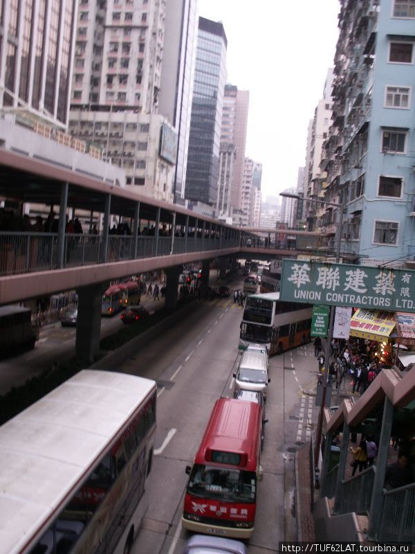 Пешеходные переходы над дорогами. Коулун, Гонконг