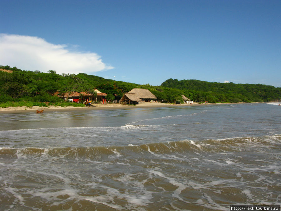 Маленькие гостевые домики  одиноко стоят на пляжах. Я думаю, ночью тут страшновато Никарагуа