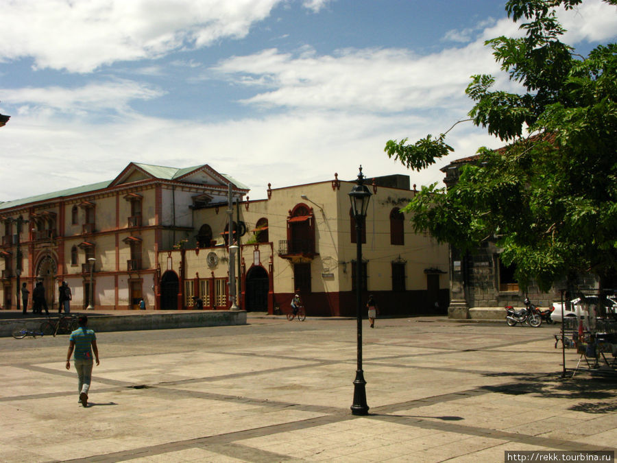 Центральная площадь Parque Central Никарагуа