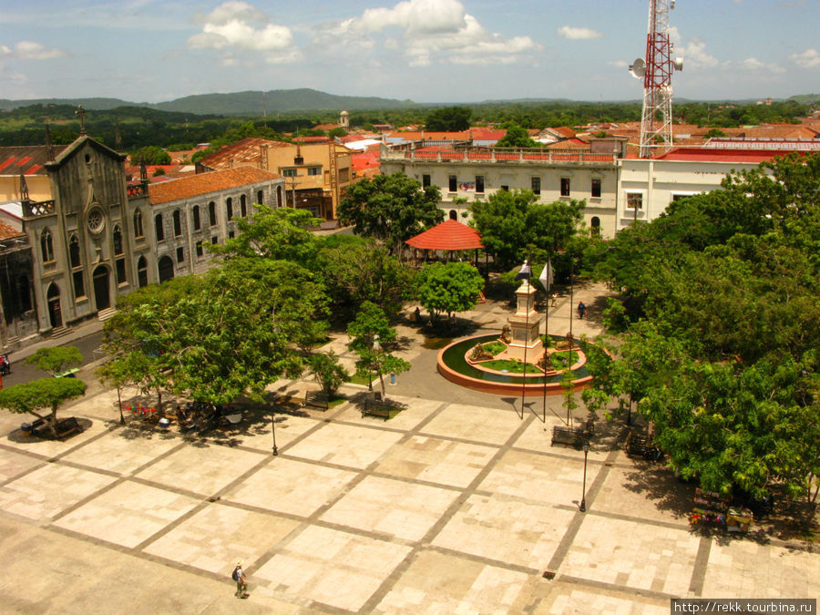 Центральная площадь с крыши собора Никарагуа