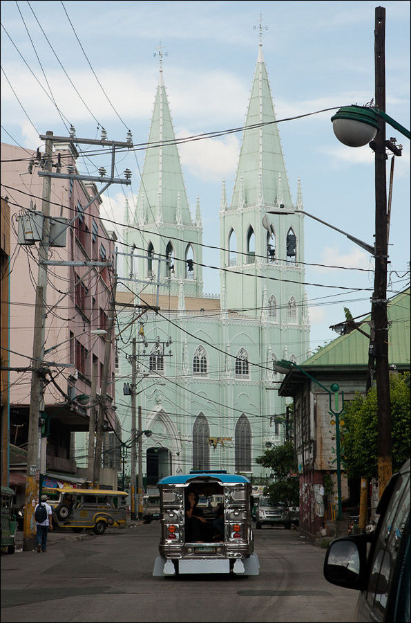 Собор Сан-Себастьян — это первая церковь в Азии, построенная целиком из стали. Она была спроектирована в 1883 году, изготовлена в Бельгии и привезена в Манилу на 6 кораблях. До постройки Эйфелевой башни в Париже эта церковь была самой высокой металлической конструкцией в мире Манила, Филиппины