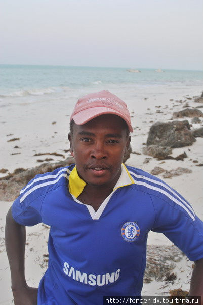 Бизнесмен Али-Баба. Он зарабатывает продажей на пляжах экскурсий туристам. Кстати, отличный парень, рекомендую пользоваться его услугами. Остров Занзибар, Танзания