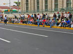 В центре Сан-Сальвадора толпы людей