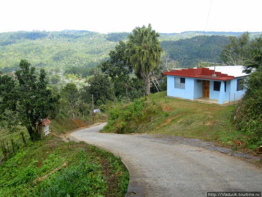 Начало дороги к водопаду, пока вниз, обратно — хуже Провинция Санкти-Спиритус, Куба