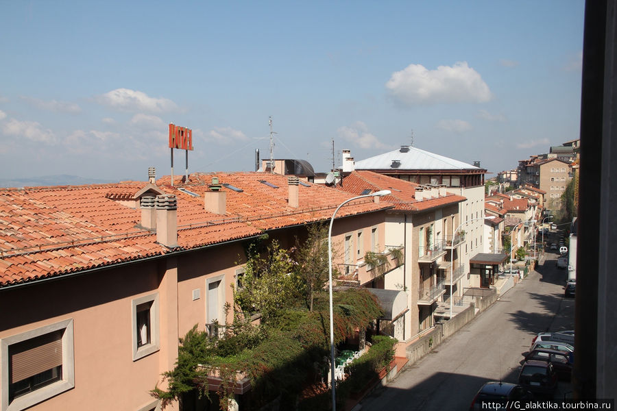 Итальянские домики с традиционными балкончиками  историческую часть Сан-Марино Сан-Марино