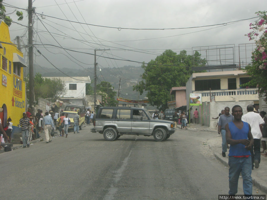 Въезжаем в Порт-о-Пренс Гаити