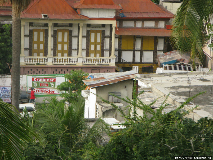 Какие-то здание недалеко от отеля Олафссон Гаити