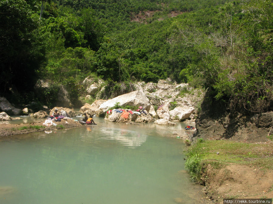 Первый бассейн. Стирание белья Гаити