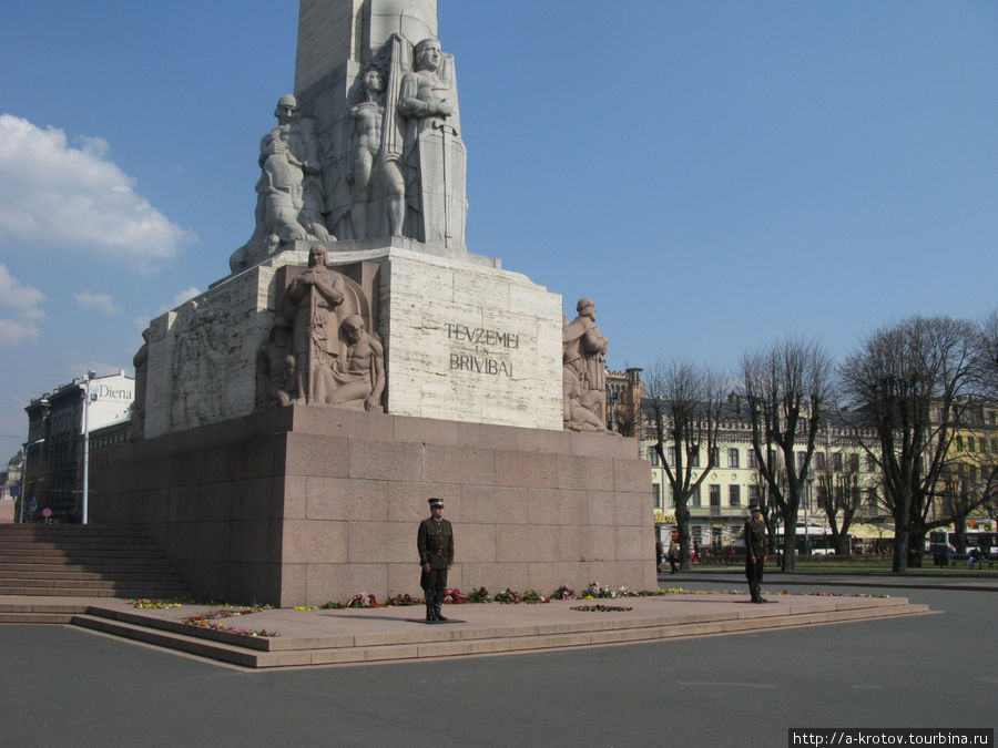 Местная Статуя Свободы Рига, Латвия