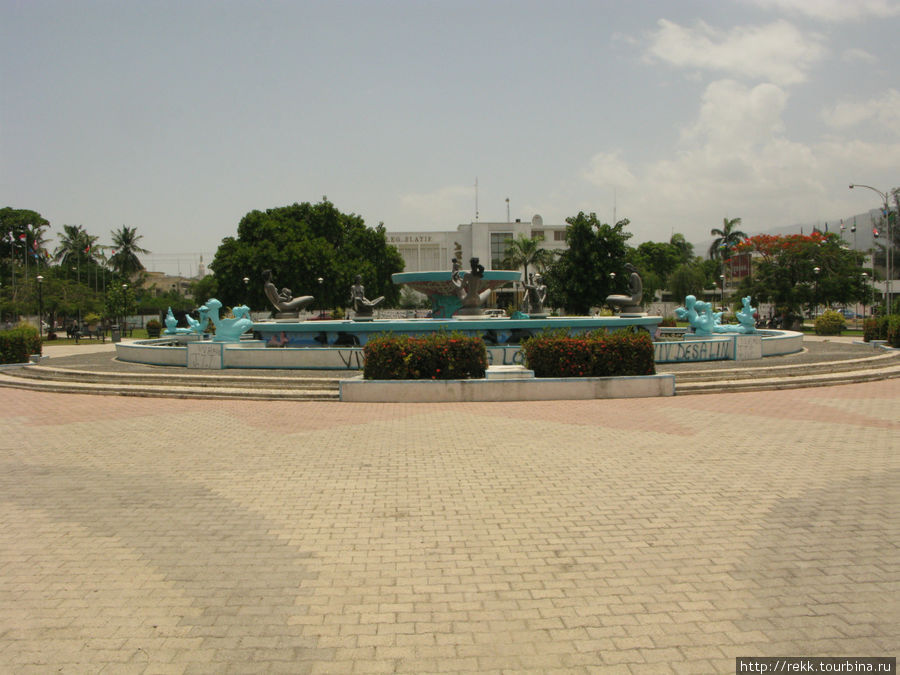 Очень интересный заболоченный фонтан Гаити