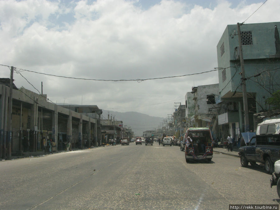 Центральная улица Порт-о-Пренса Гаити