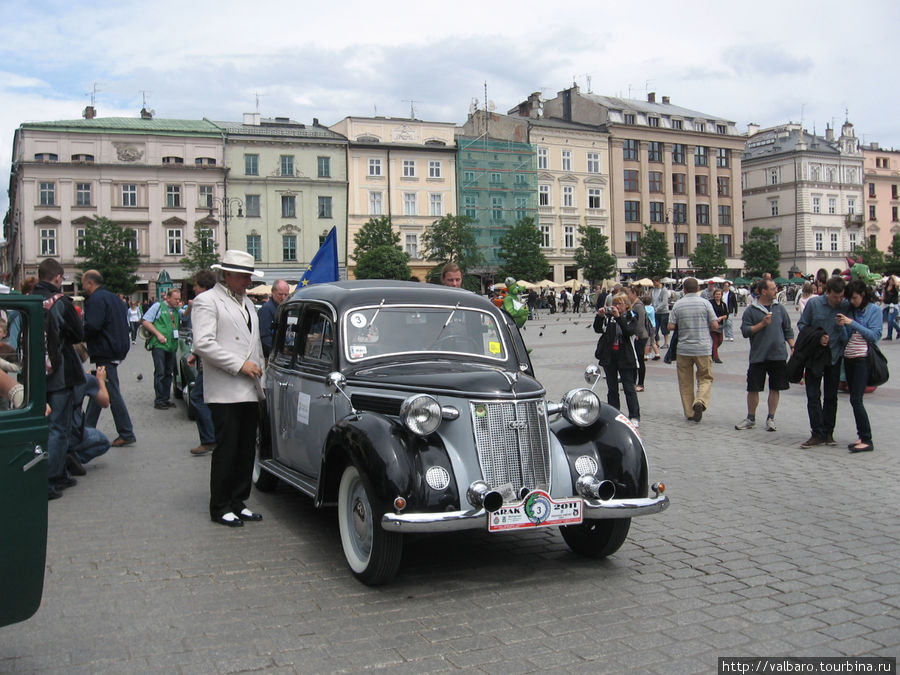 Парад старых автомобилей июль 2011 Краков, Польша