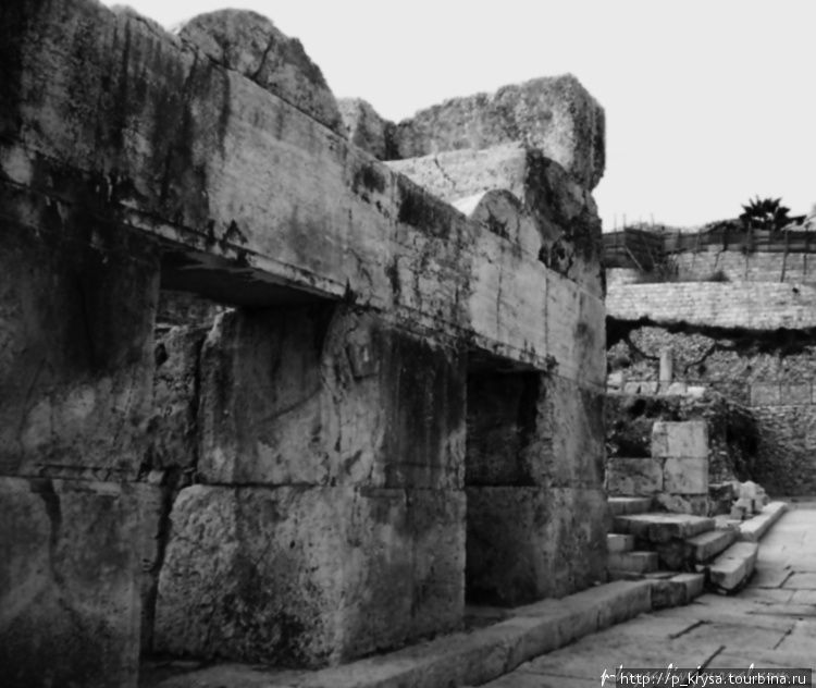 Здесь обнаружена улица времен Второго Храма, на которой располагались торговые ряды, где в числе прочего продавали жертвенных животных Иерусалим, Израиль