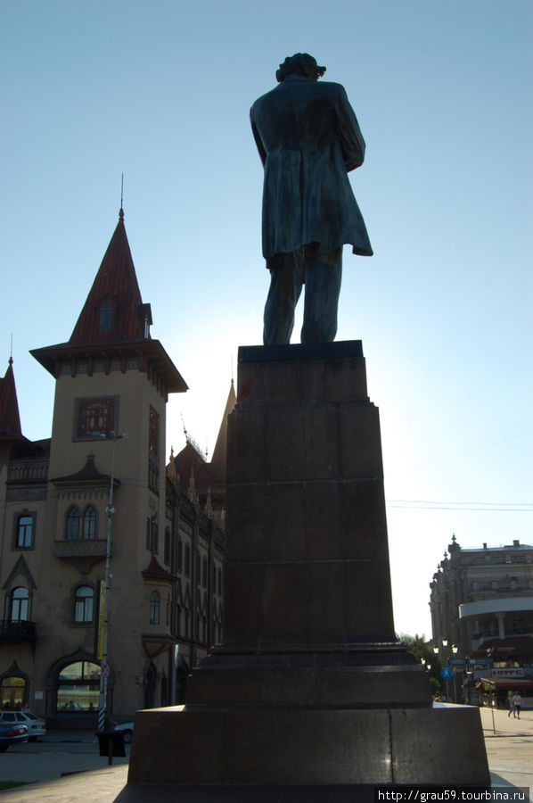 Памятник Н.Г.Чернышевскому Саратов, Россия