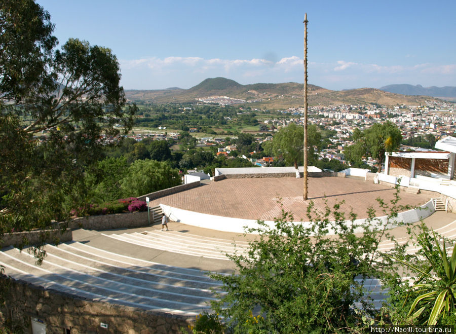 Скит Святого Михаилa на вершине холма Атлиско, Мексика