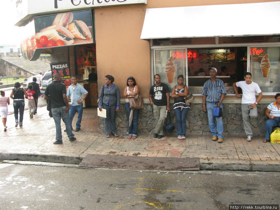 Выезжаем из исторической зоны. Куча безработных атакует иностранцев Доминиканская Республика