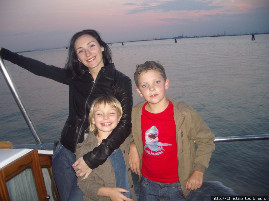 Это я с детками. 2009 год. Венеция, Италия
