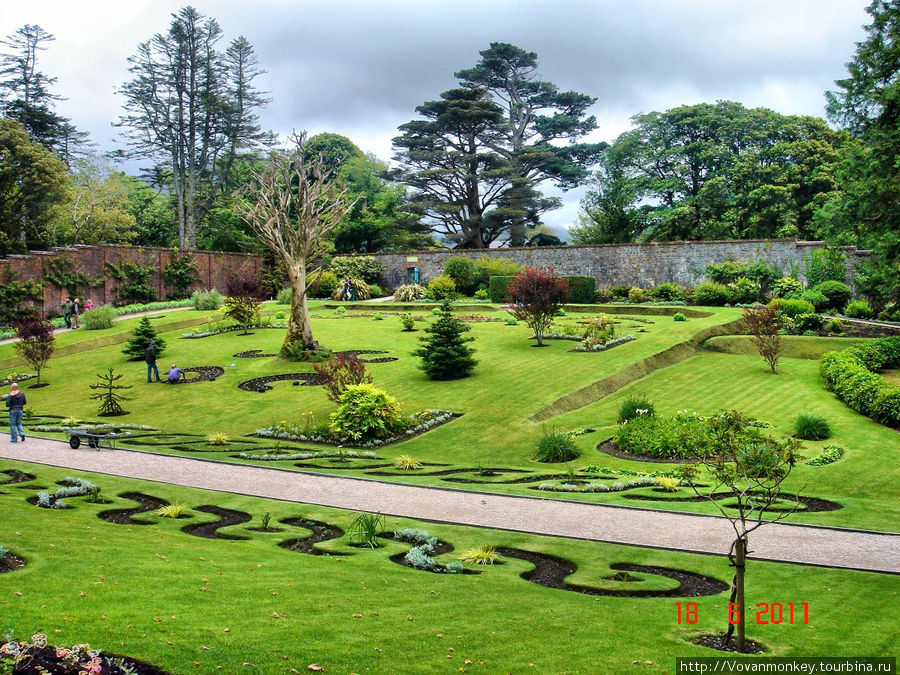 Викторианский сад, окружённый стеной. Графство Голуэй, Ирландия