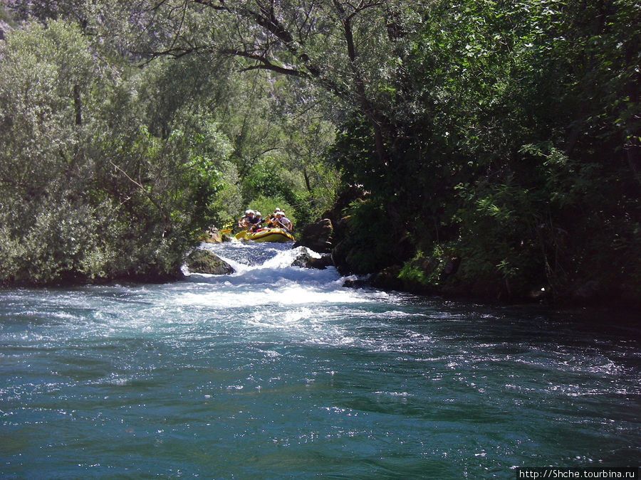 одна из быстрых шиверок на реке Далмация, Хорватия