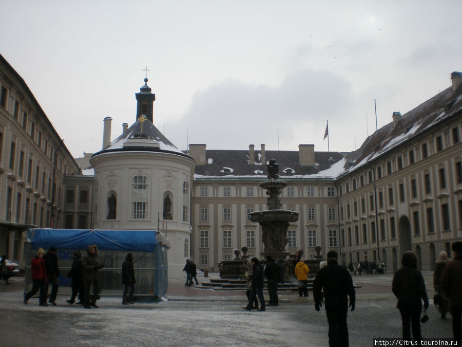 Начало экскурсии — президентский дворец. Прага, Чехия