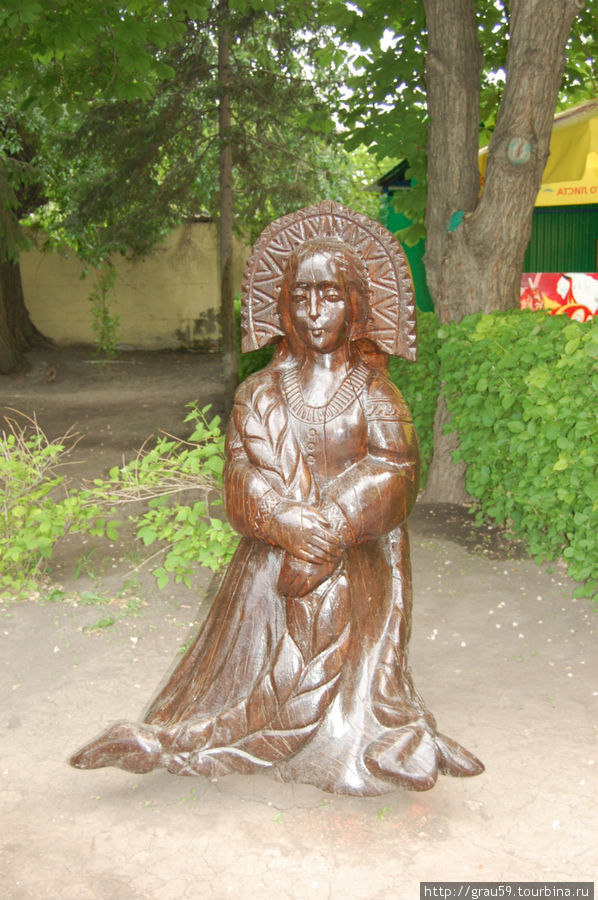Русская красавица.Напроти