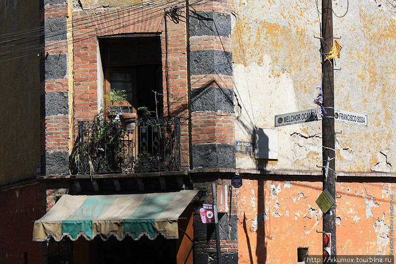 Разваливающихся зданий в Мексике много, но что-то в них есть такое магическое. Мехико, Мексика