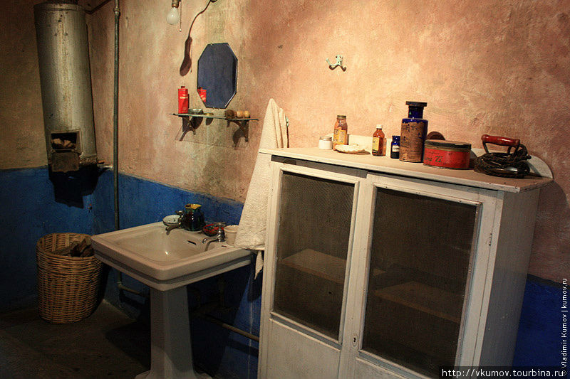 Ванная комната в доме Троцкого. Мехико, Мексика
