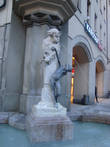 Мюнхен. Один из многочисленных городских фонтанов