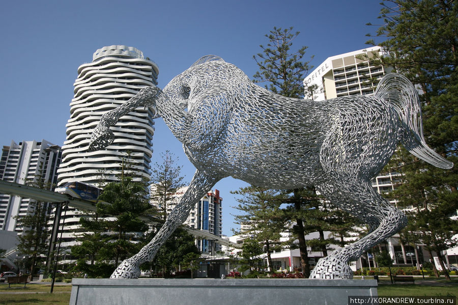 Вот такой ажурный конь украшает Голд-Кост Голд-Кост, Австралия
