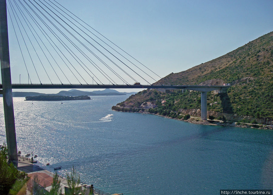 Мост через  залив в пригороде Дубровника Далмация, Хорватия