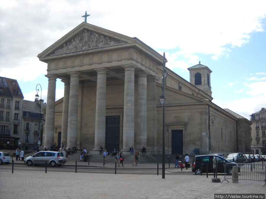 Главный фасад храма Сен-Жермен-ан-Ле, Франция