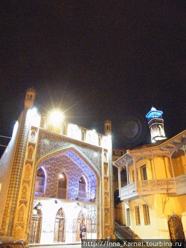 Мечеть в вечерней подсвет