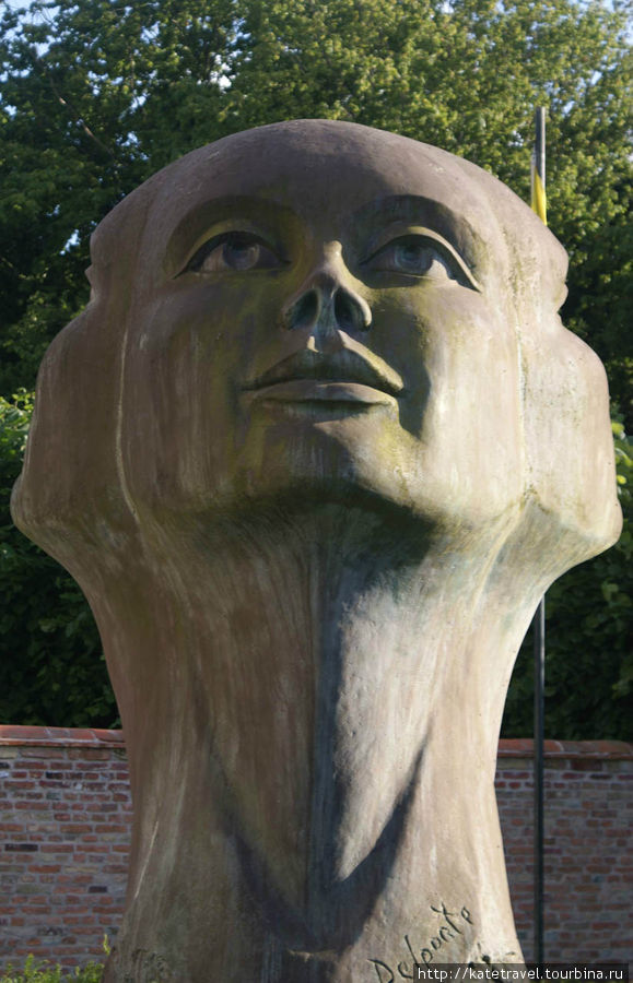 Трехликая скульптура Дамм, Бельгия