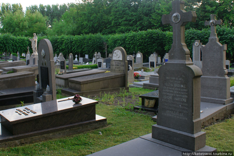 Церковное кладбище Дамм, Бельгия
