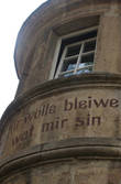 Слова из гимна Люксембурга, означающие следующее: «Мы хотим оставаться такими, какие мы есть!»
