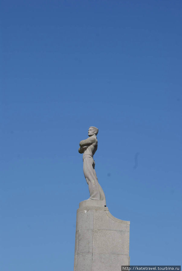 Памятник морякам и рыбакам, пропавшим без вести в море Остенде, Бельгия