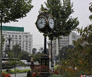 Часы в парке у площади Объединения