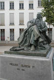 Памятник бельгийскому писателю Уильяму Элсхоту, творившему на фламандском языке
