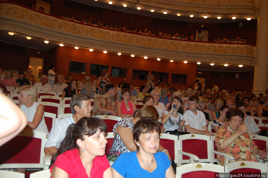 Театр оперы и балета. Лето 2011 года Саратов, Россия