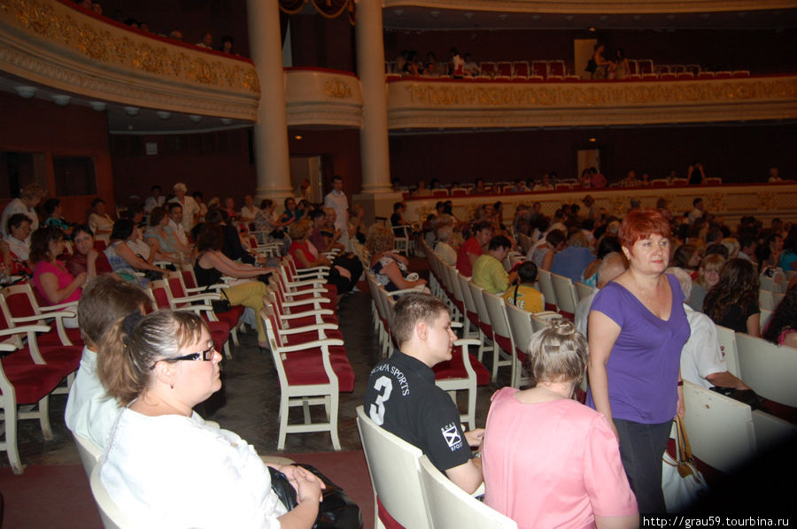Театр оперы и балета. Лето 2011 года Саратов, Россия